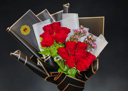 Stylish roses bouquet, Red roses wrapping bouquet