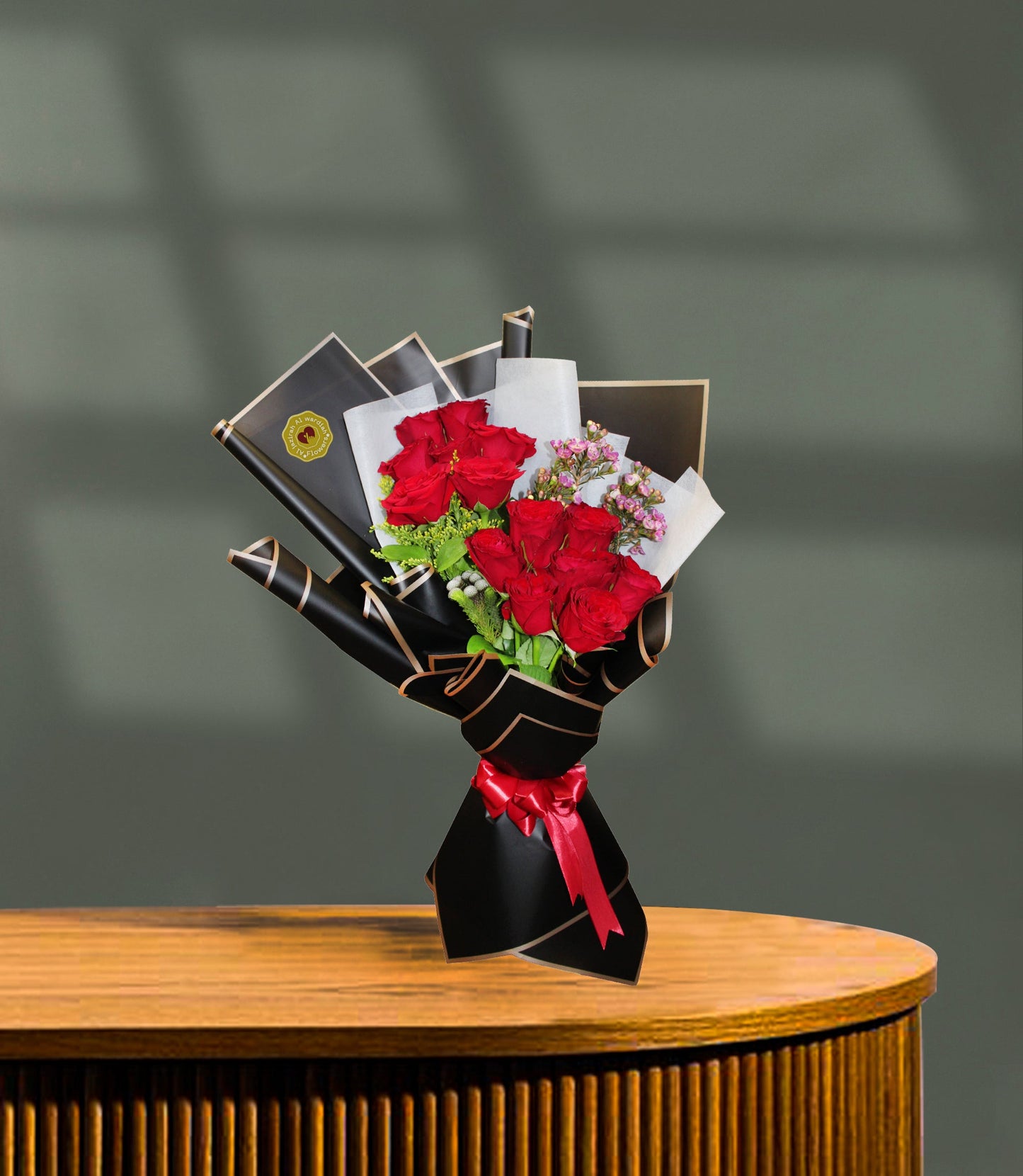 Stylish roses bouquet, Red roses wrapping bouquet