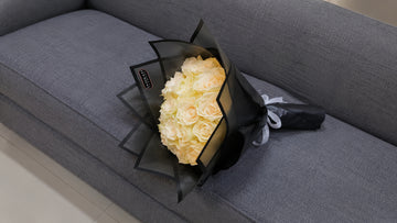 white roses wrapping bouquet