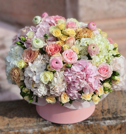 Round box flowers bouquet