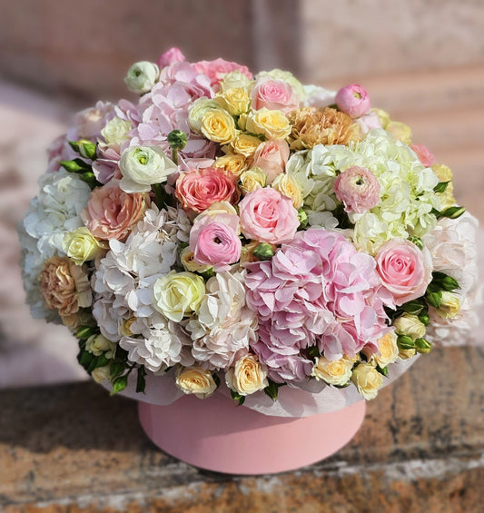 Round box flowers bouquet