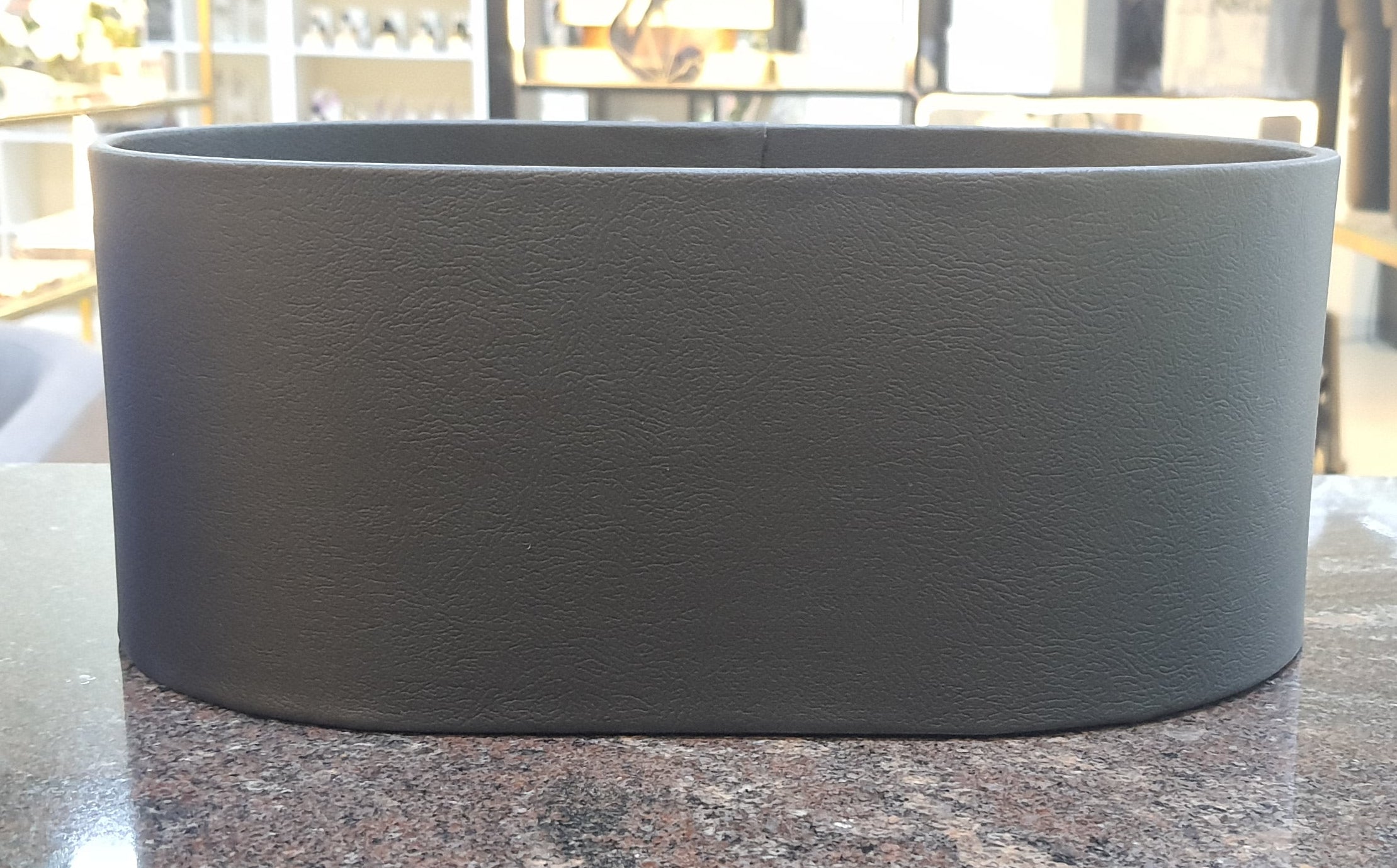 Red Roses & Chocolate Gift Box – Luxury Flower Arrangement UAE