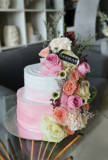 Elegant Floral Cake with Natural Flower Arrangement – Fresh & Handmade by Jazirah Flowers