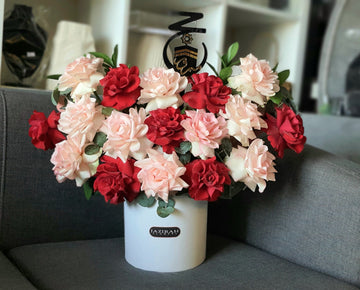 Hajj Mubarak Flower Box – Red & light Pink Roses