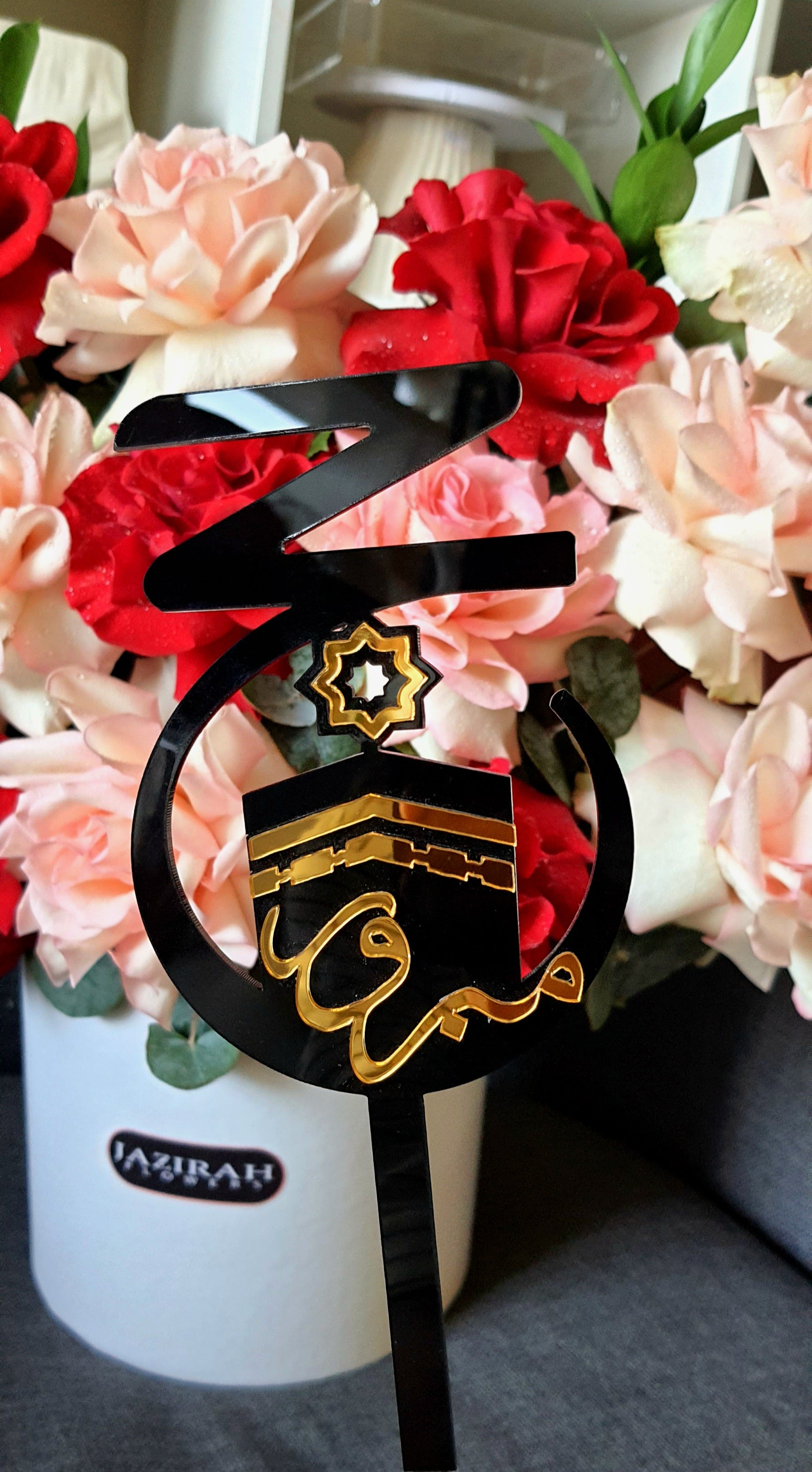 Hajj Mubarak Flower Box – Red & light Pink Roses