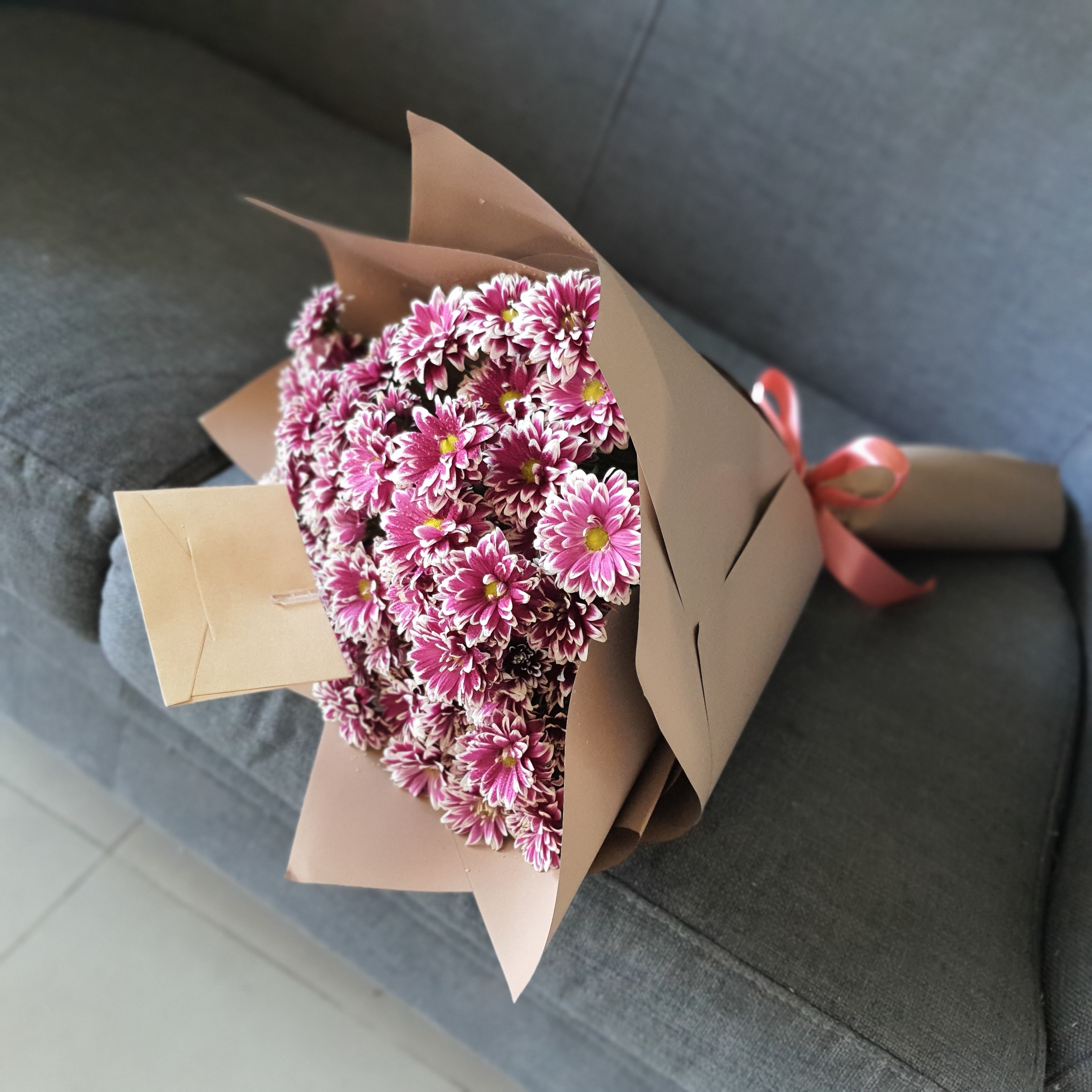 Fresh Pink & White Chrysanthemum Bouquet – Elegant Hand-Tied Flowers