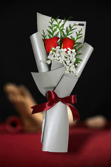 2 Red roses bouquet