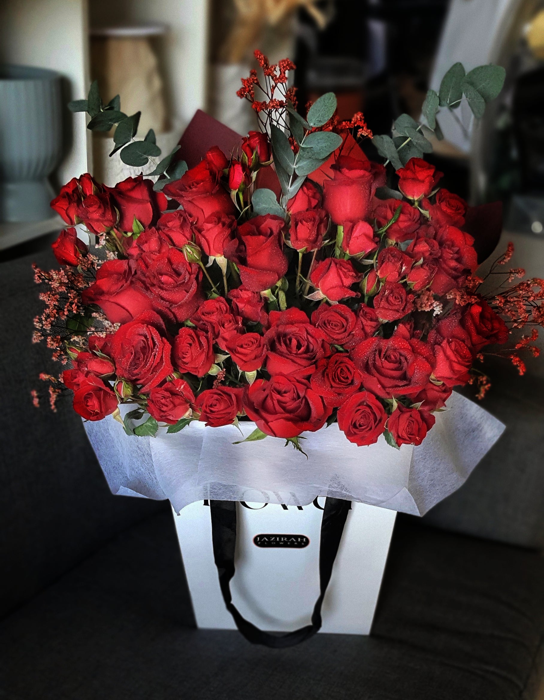 Luxury Red Spray Roses & Roses Bouquet in Bag – Elegant Fresh Flowers Gift by Jazirah Flowers