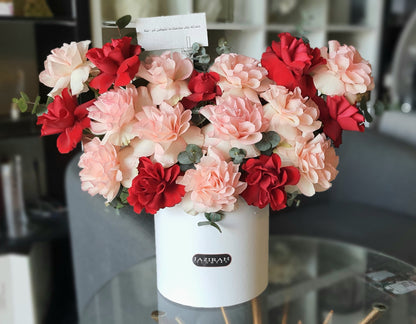 Red & Soft Pink Flower Box – Elegant White Gift Box Arrangement