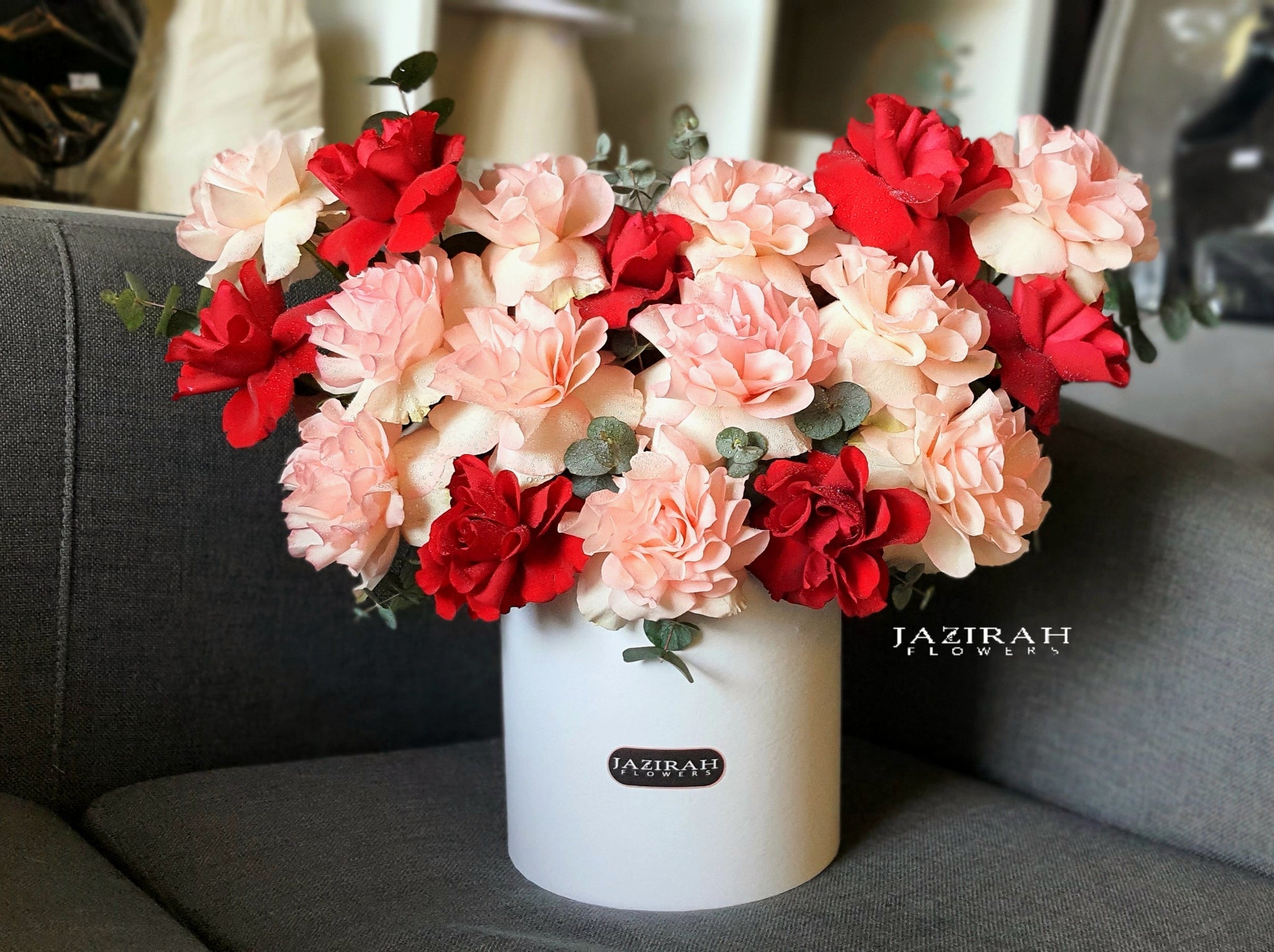 Red & Soft Pink Flower Box – Elegant White Gift Box Arrangement
