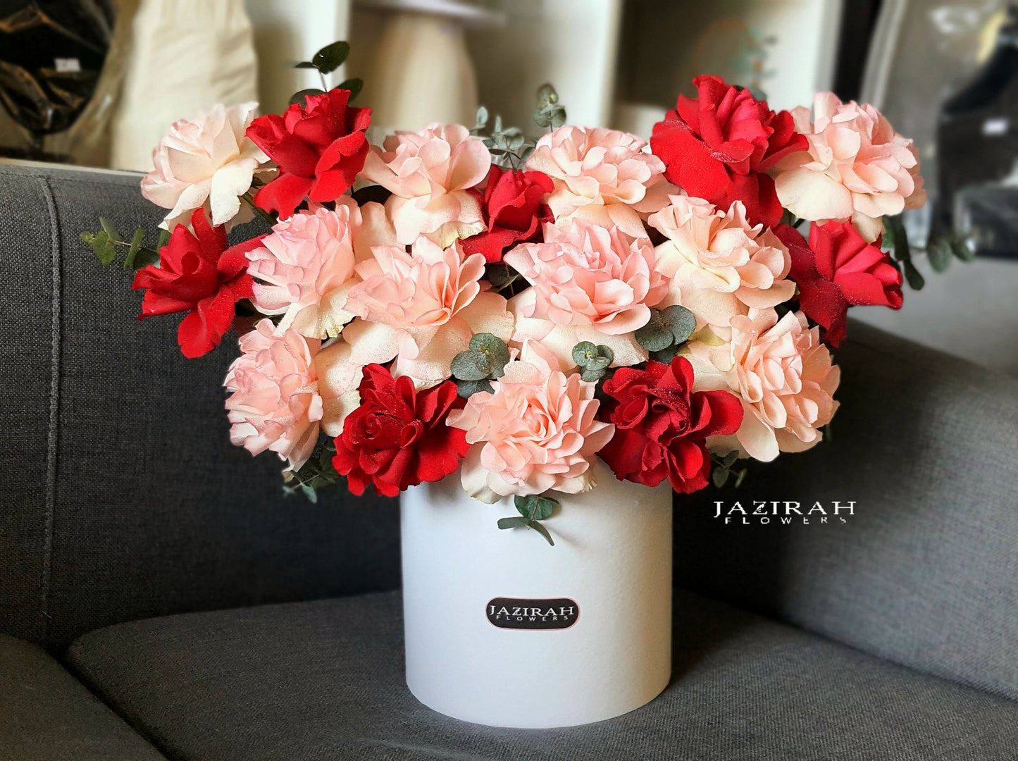 Red & Soft Pink Flower Box – Elegant White Gift Box Arrangement