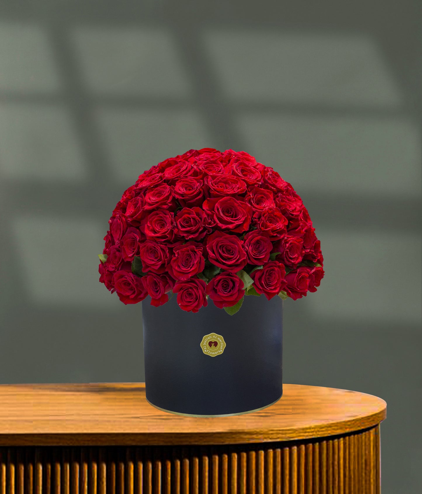 Luxury Red Roses Bouquet With a Box. Round Box Bouquet Of Red Roses