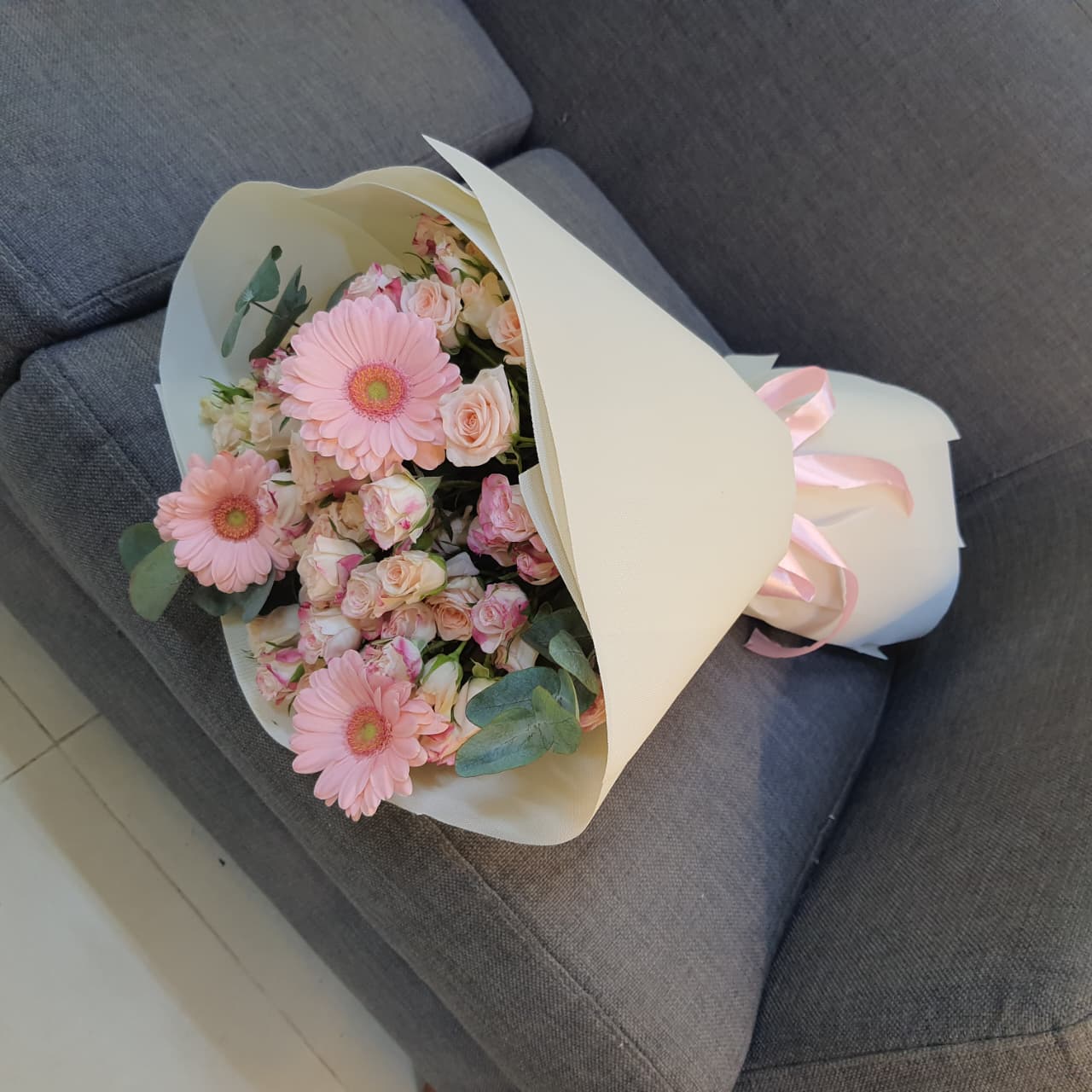 Spray Roses and Gerberas wrapping bouquet