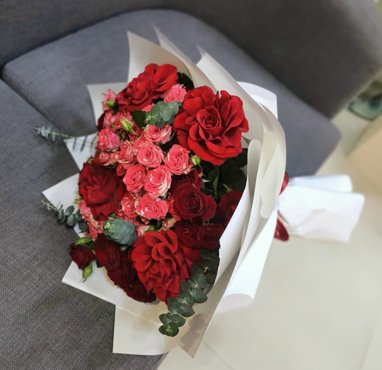 Romantic Red & Pink Roses Bouquet – Luxury Fresh Flower Arrangement | Same Day Delivery