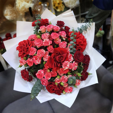 Romantic Red & Pink Roses Bouquet – Luxury Fresh Flower Arrangement | Same Day Delivery
