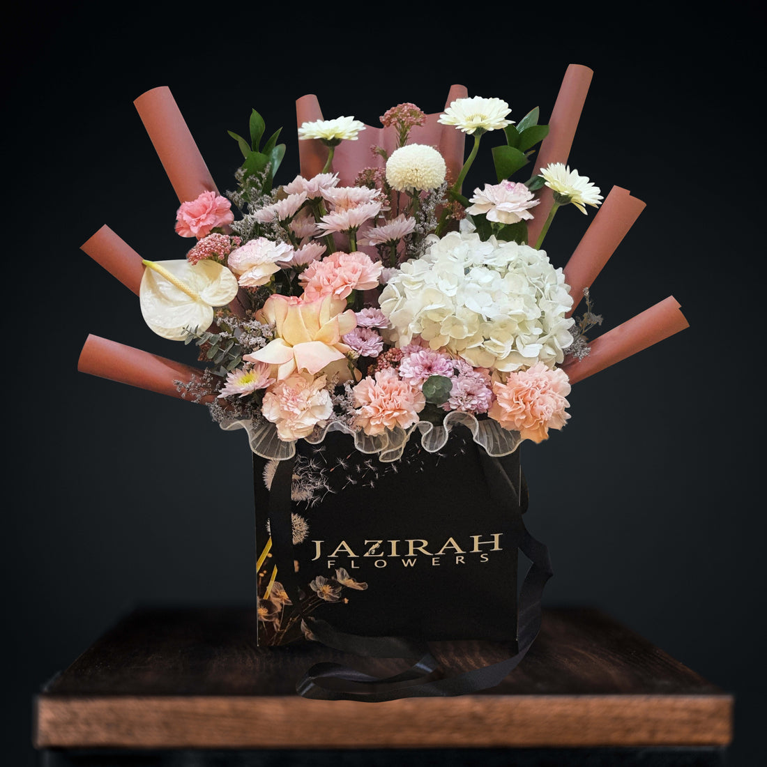Elegant Flower Bouquet in a Stylish Gift Bag – Fresh Hand-Tied Blooms for All Occasions