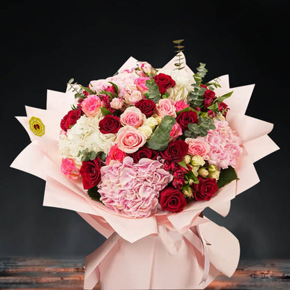 Elegant Pink & Red Roses Bouquet – Luxury Floral Gift